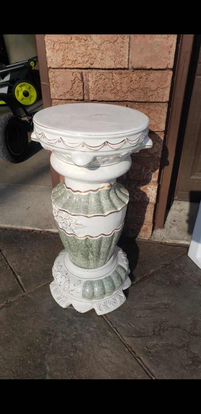 Decorative Pedestal Stand