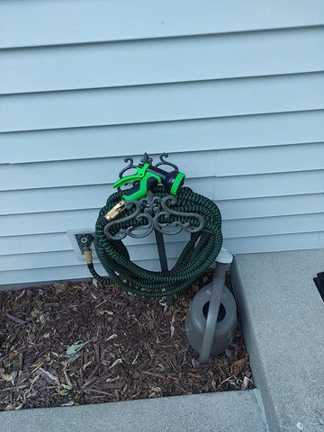 Expandable Garden Hose with Sprayer Nozzle - photo 2