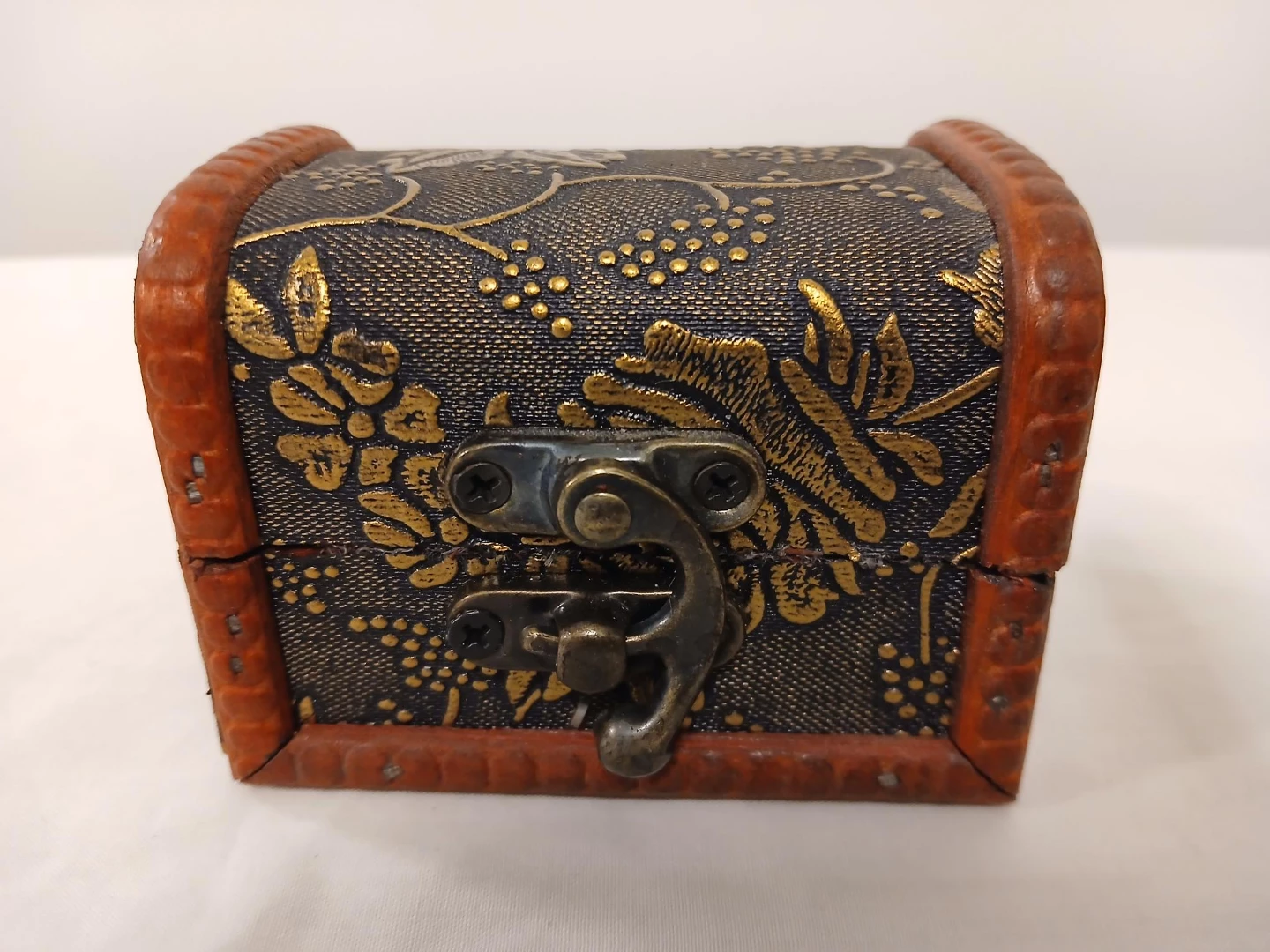 Decorative Wooden Treasure Chest. Pick up only.