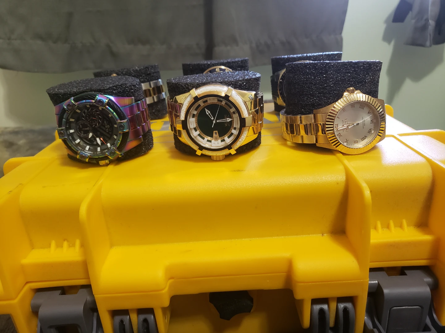 Invicta Watch Collection in Yellow Hard Case - photo 3