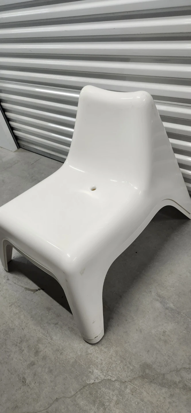 Ikea plastic outdoor chairs of 2 , one for $20 - photo 4