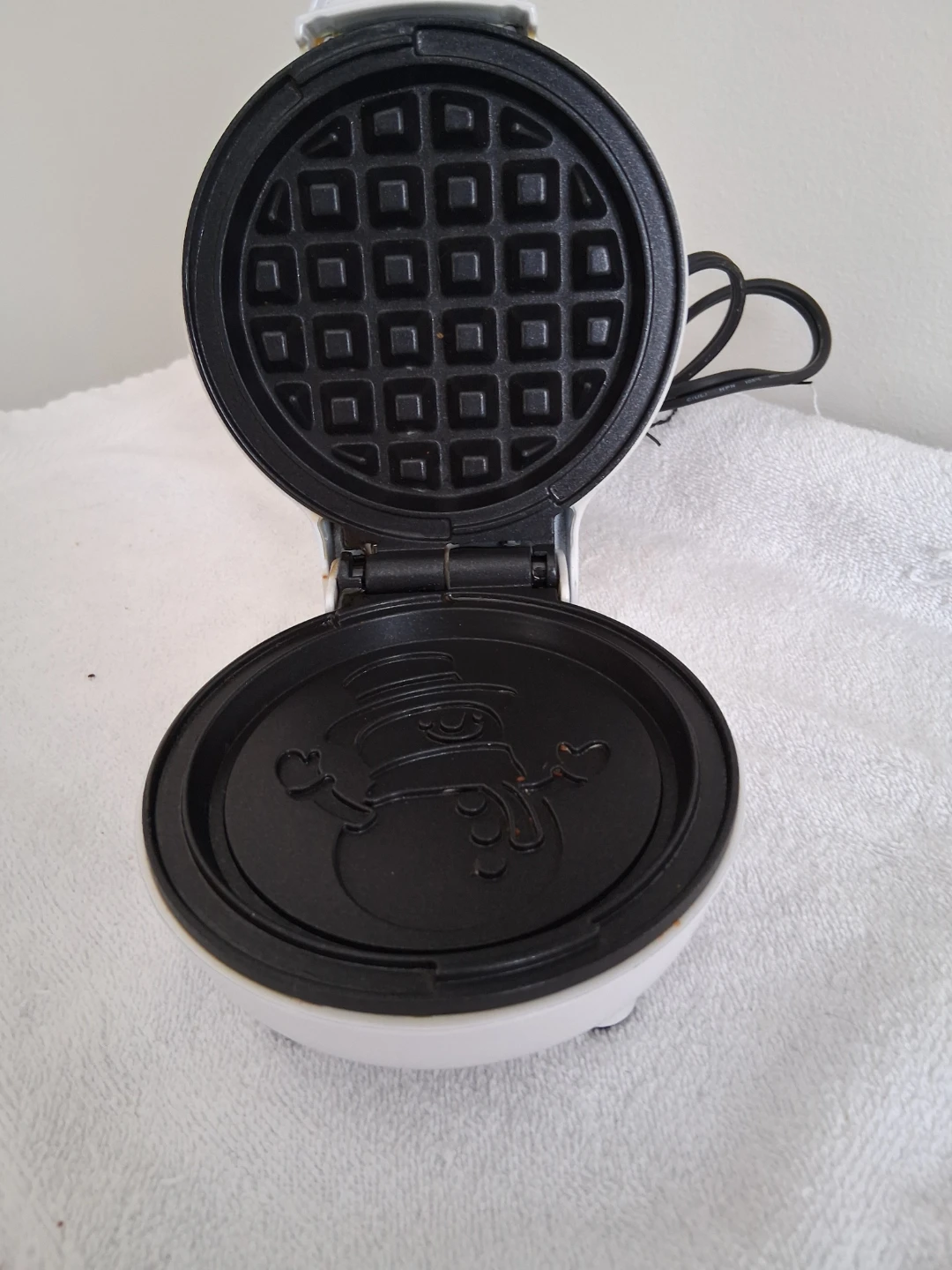 Starfrit Snowman Waffle Maker
