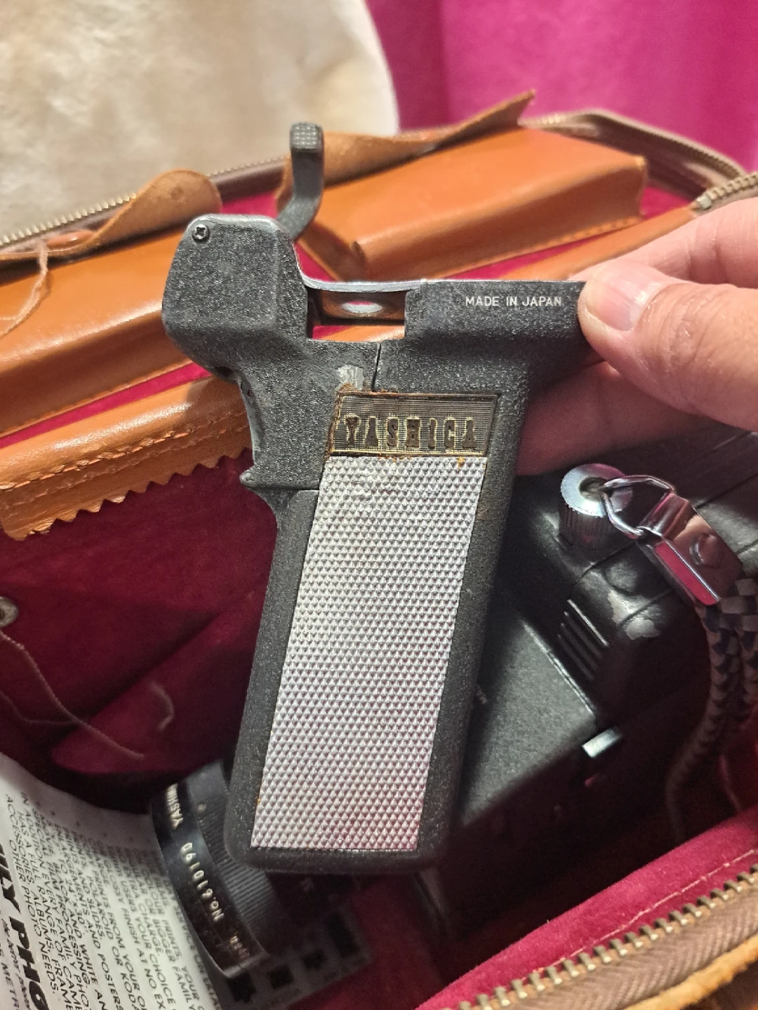 Vintage Movie Camera with Accessories - photo 2