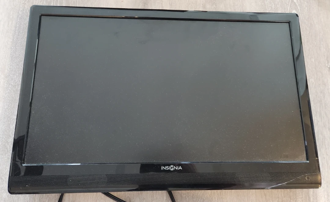 Insignia 24" LCD TV