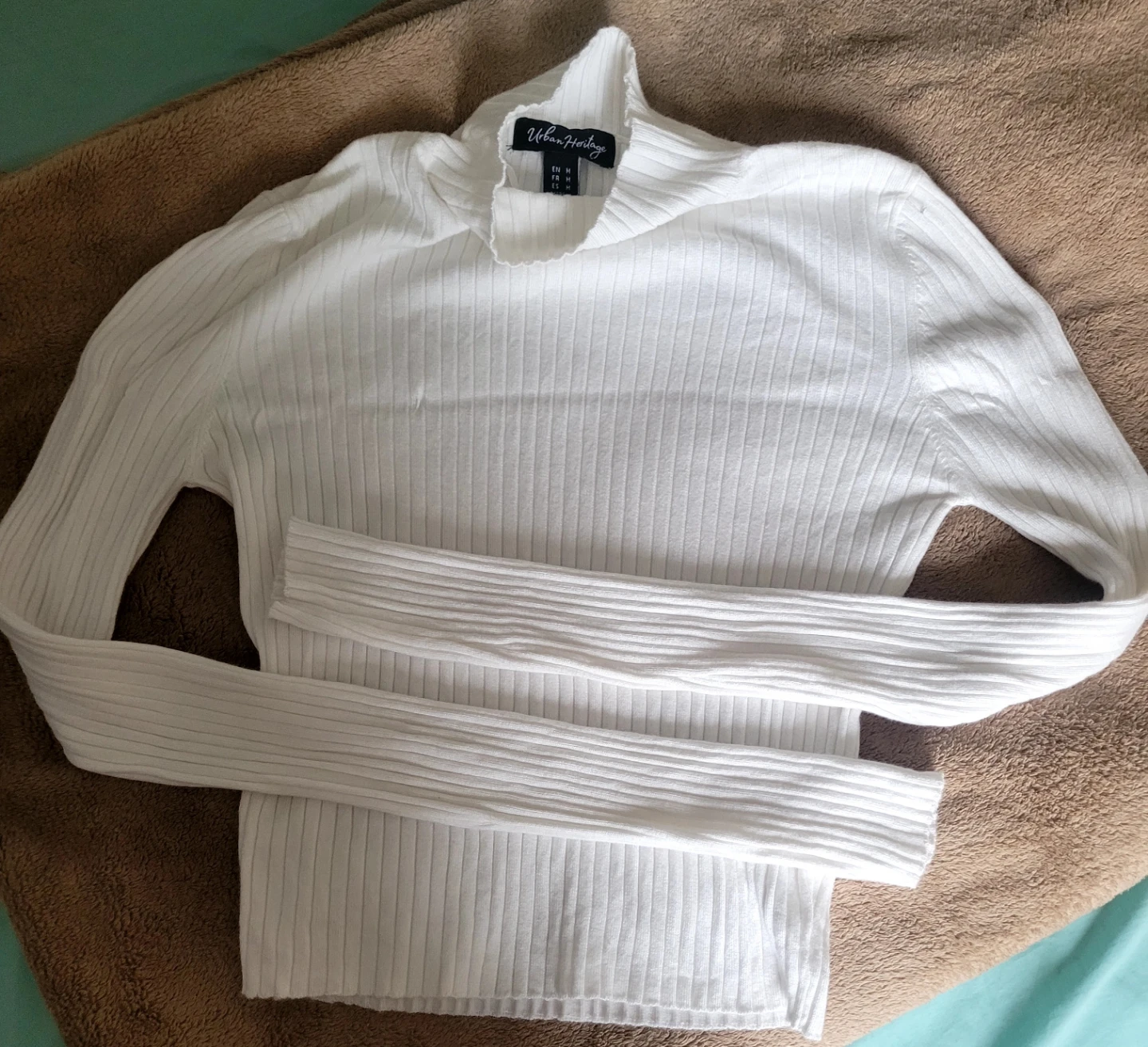 Urban Heritage White Ribbed Mock Neck Top - Medium🌱🥕
