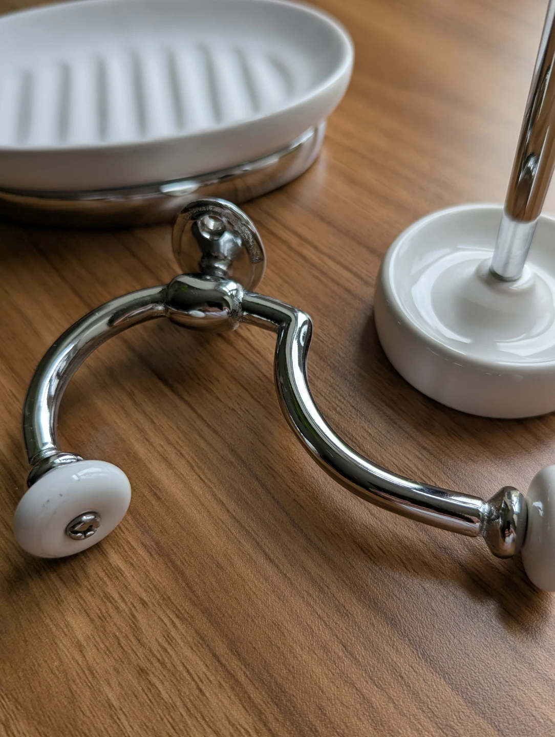 White Ceramic Bathroom Set - photo 2