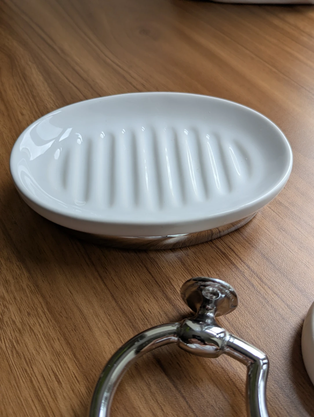 White Ceramic Bathroom Set - photo 4