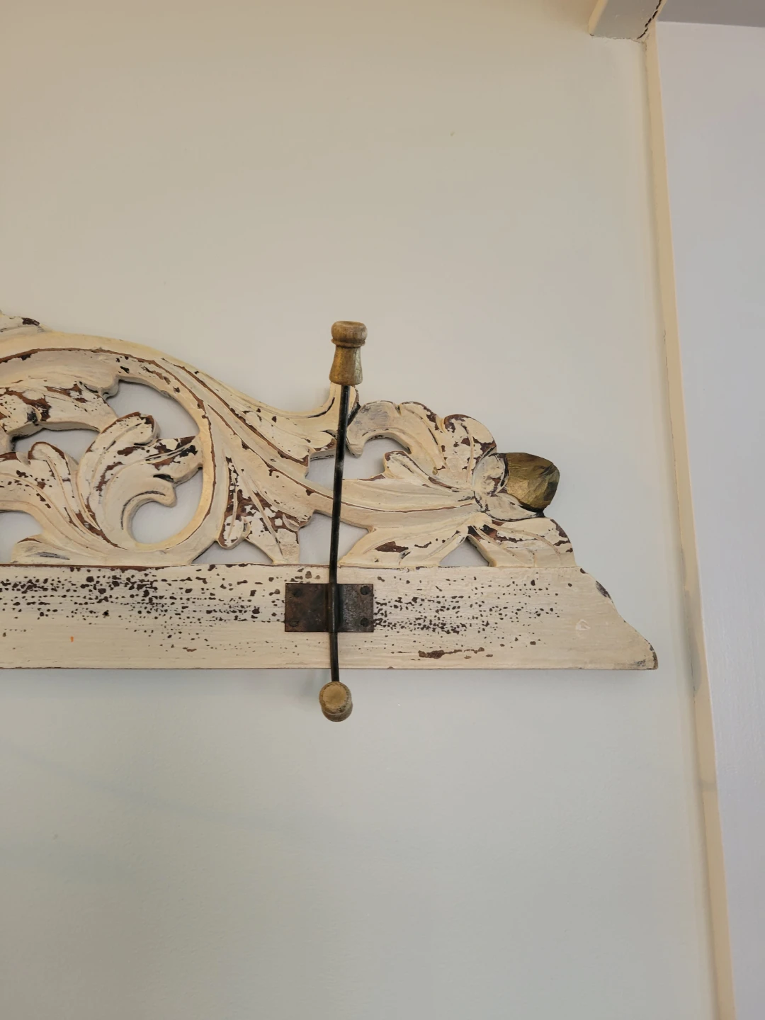 Ornate Distressed Cream Wood Coat Rack - photo 5