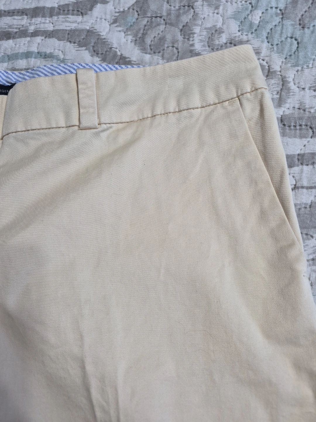 Ladies Size 12 Tommy Hilfiger Cream Shorts - photo 4