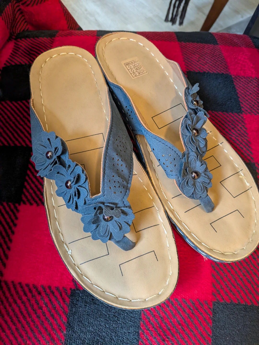 Women's Blue Flip Flop Sandals with Flower Embellishments - photo 2