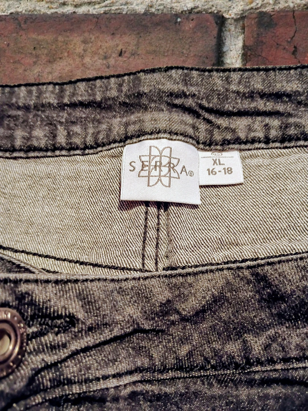 Women's jean shorts by Serra size 16/18 Run's Big.. - photo 4