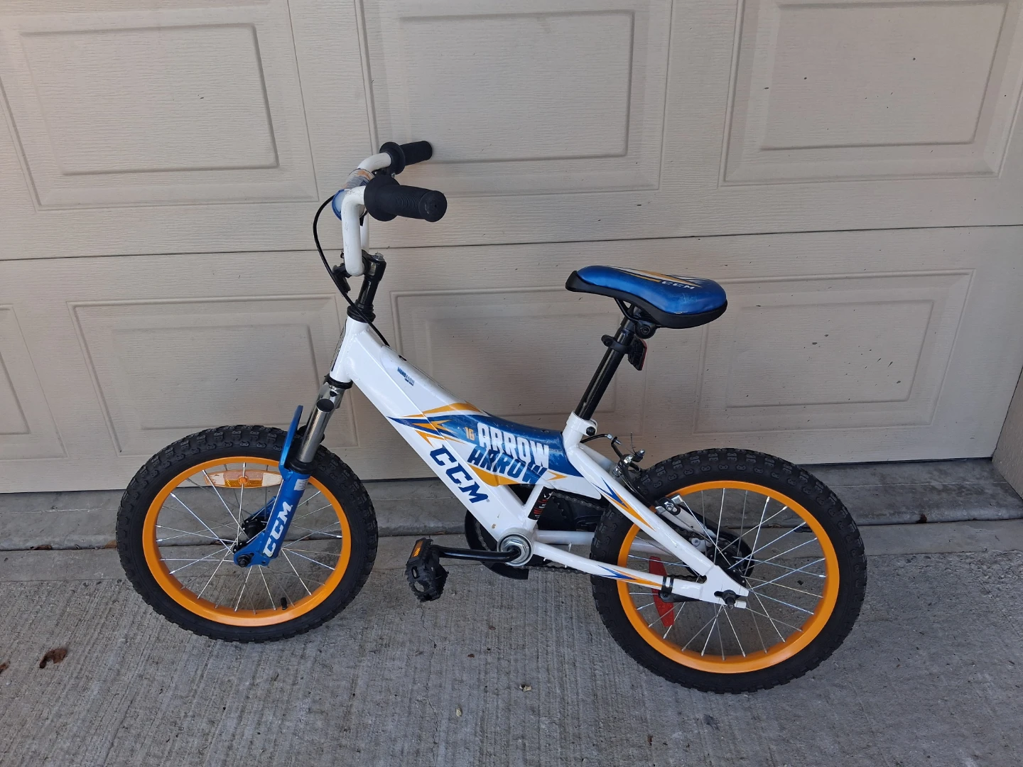 CCM "Arrow" Kids Bike - White/Blue/Orange (Price Negotiable) - photo 3