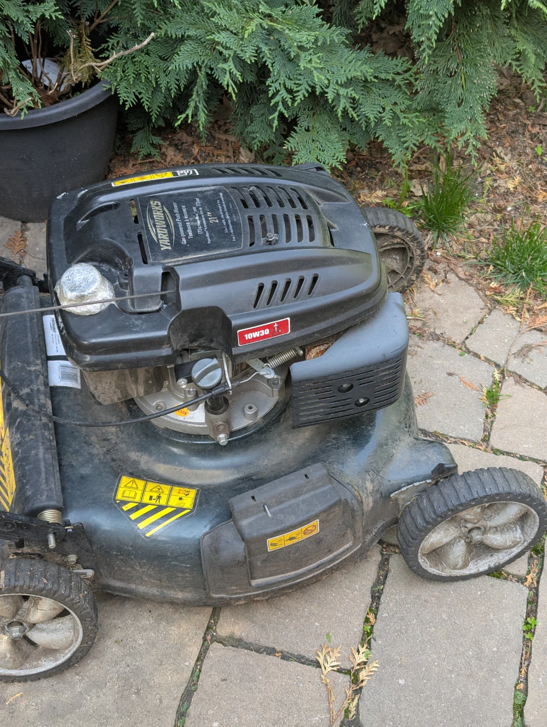 YARDMAX Lawnmower