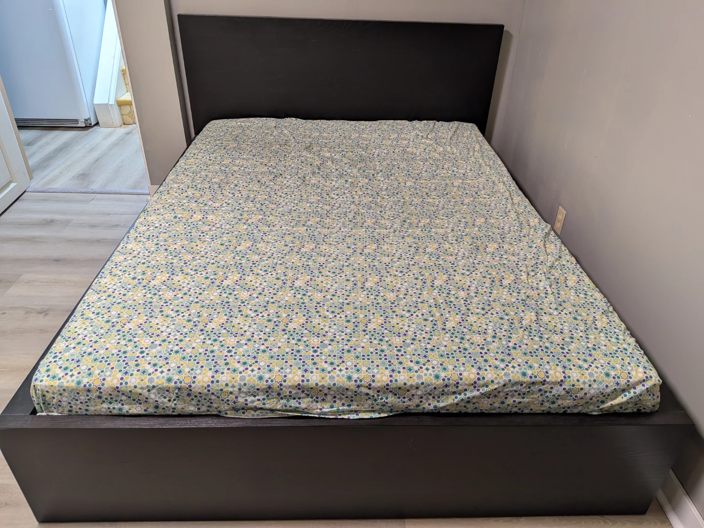 IKEA bedframe with mattress - Morgedal Queen size - photo 3