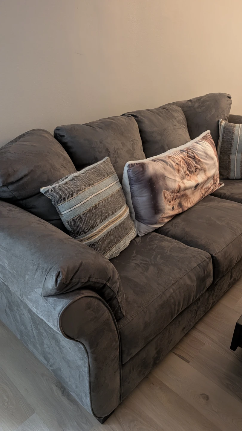 Newly bought sofa from Leone's (less than 6 months) - photo 3
