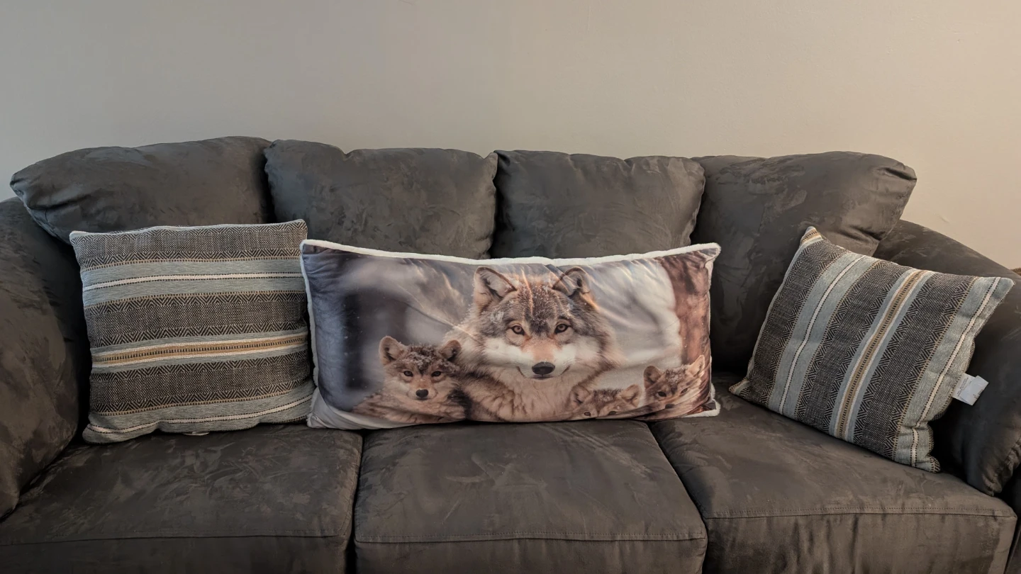 Newly bought sofa from Leone's (less than 6 months) - photo 4