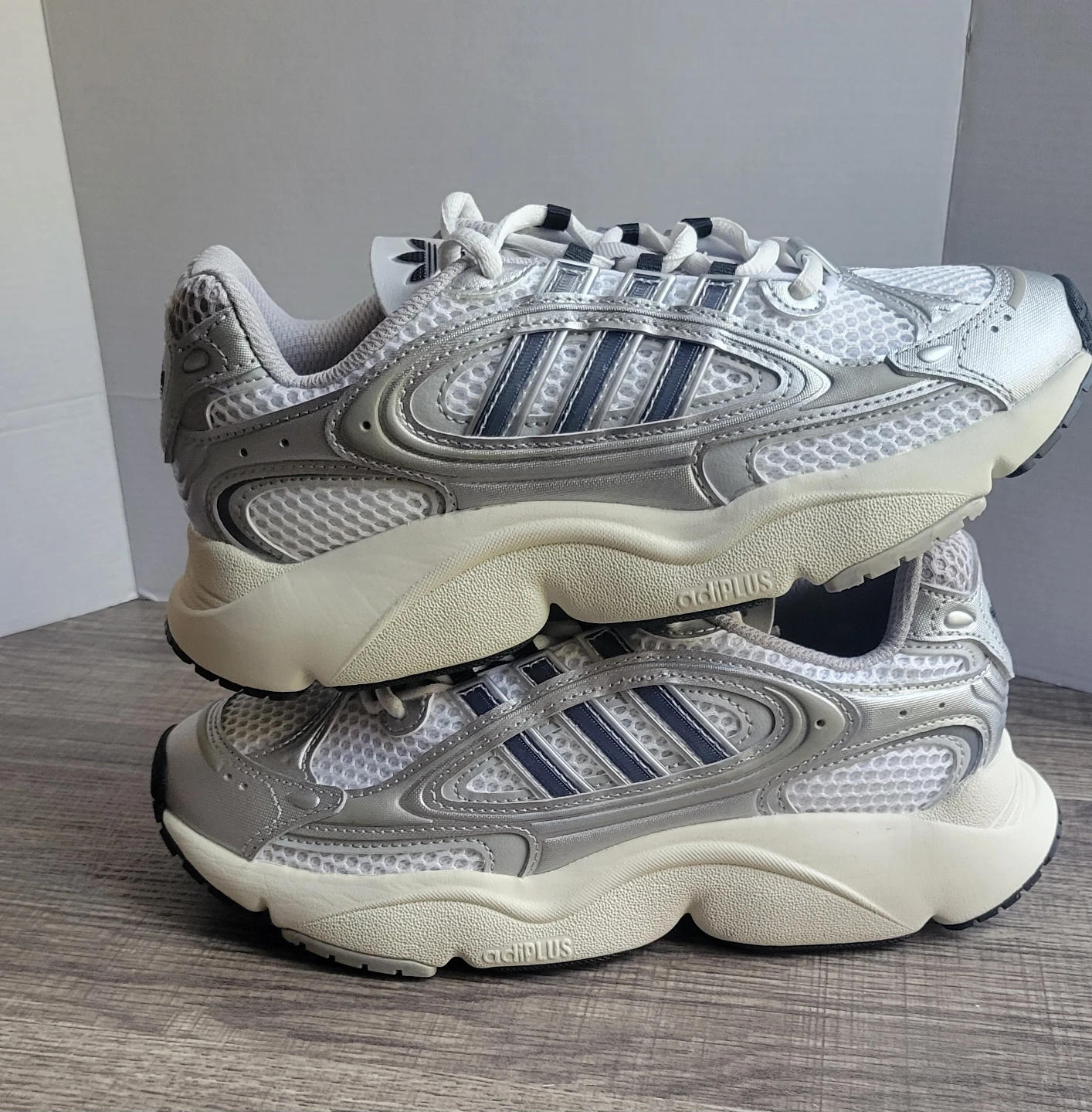 Adidas OZMILLEN J Silver White Running Shoes Size 5 Youth