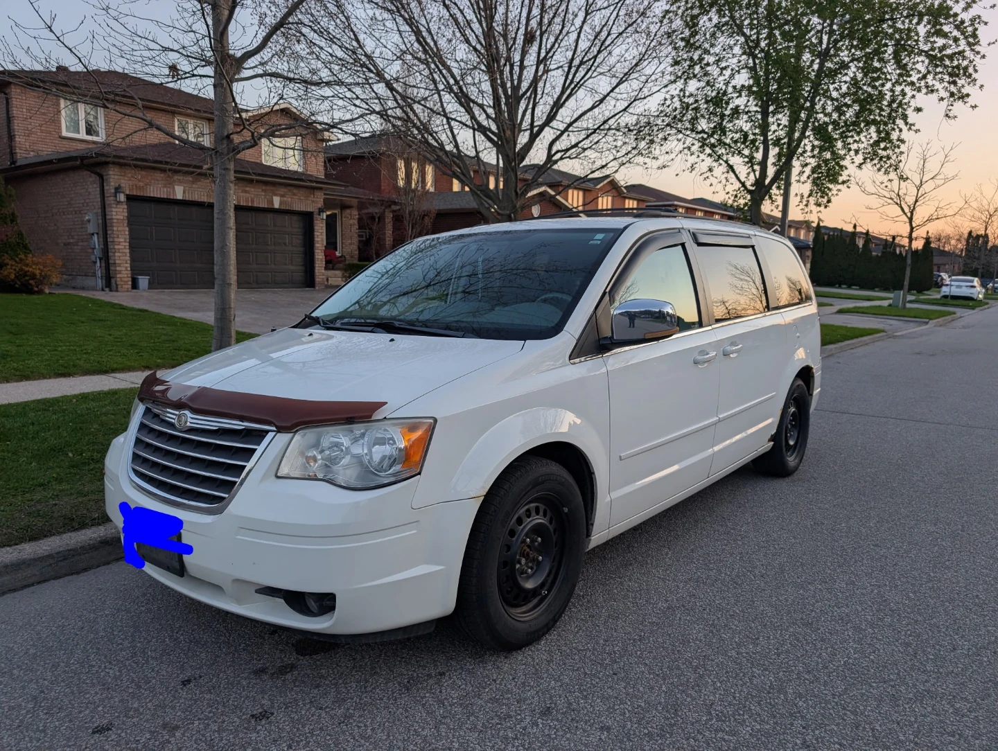White Chrysler Town & Country Van - photo 4
