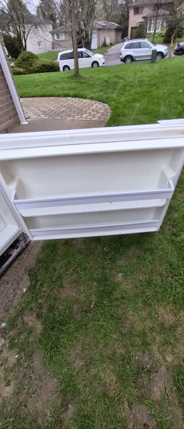Frigidaire Fridge – Working Great – Bottom Freezer - photo 3
