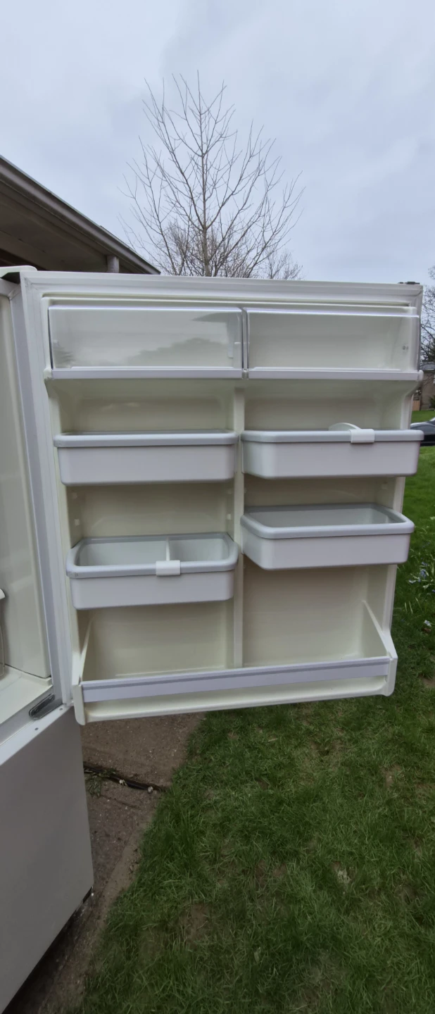 Frigidaire Fridge – Working Great – Bottom Freezer - photo 5