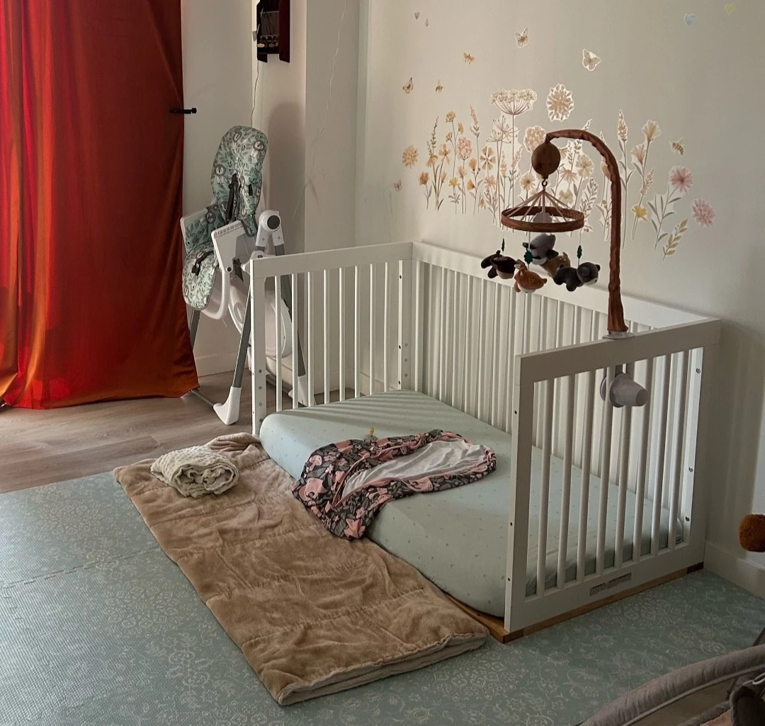 Baby Crib with Adjustable Mattress Height - photo 2