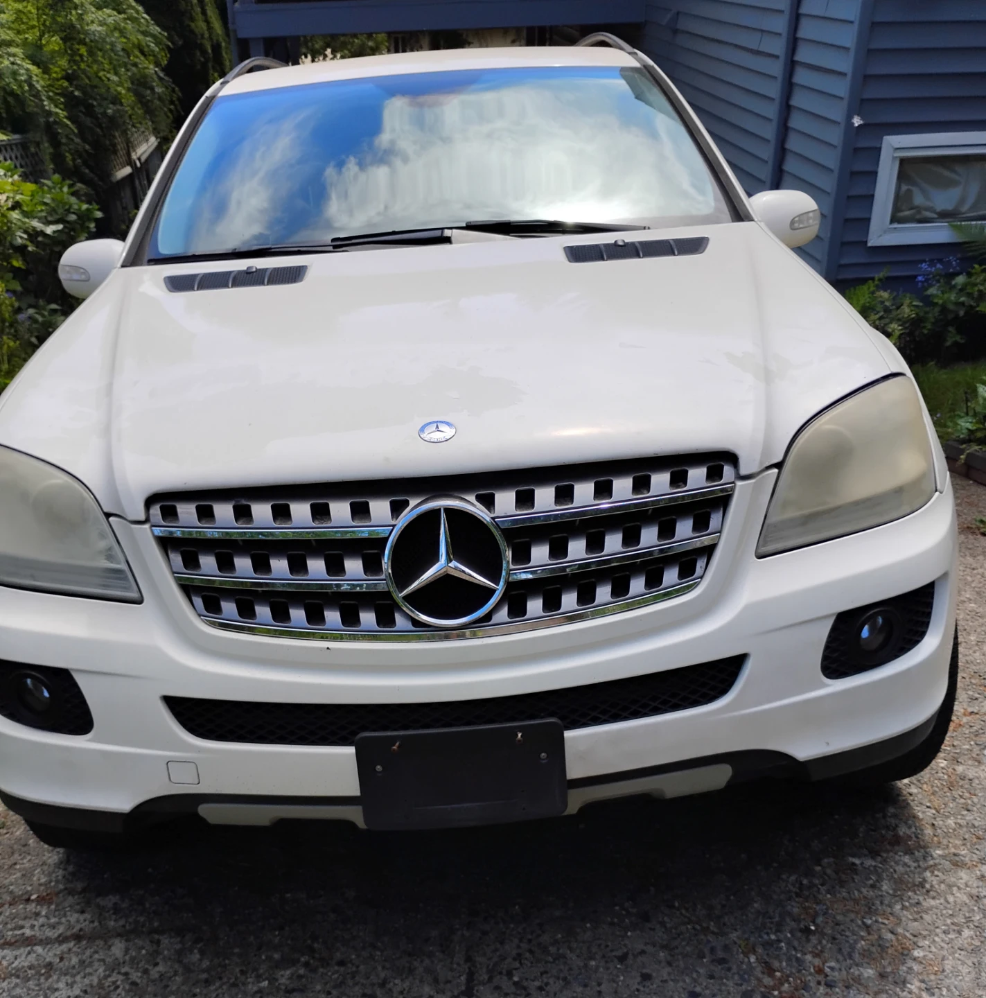 White Mercedes-Benz ML350 SUV