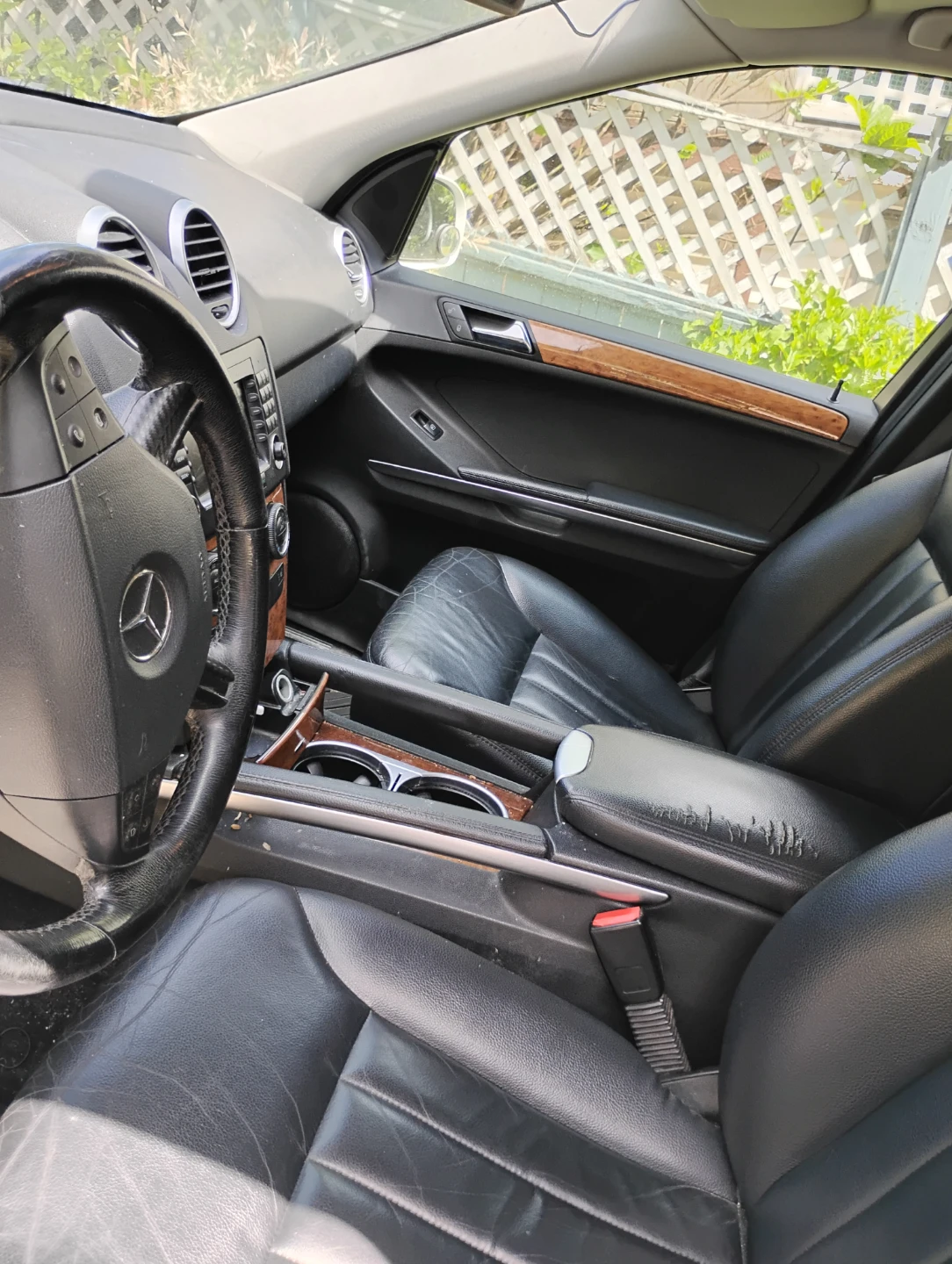White Mercedes-Benz ML350 SUV - photo 2