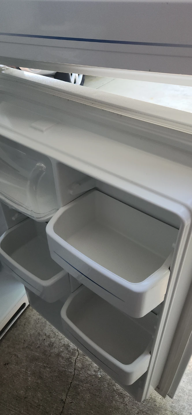 GE Refrigerator - photo 3