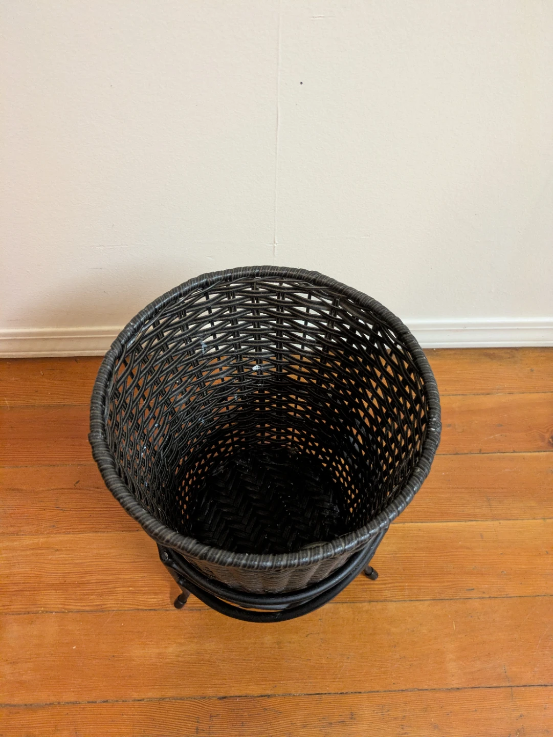 Black Wicker Planter with Stand - photo 2