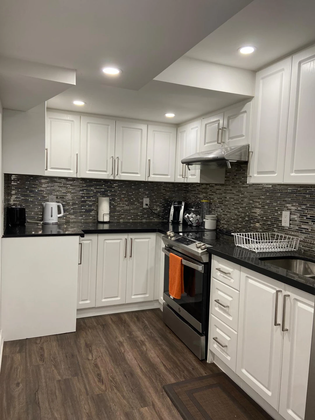 3 rooms Basement for rent