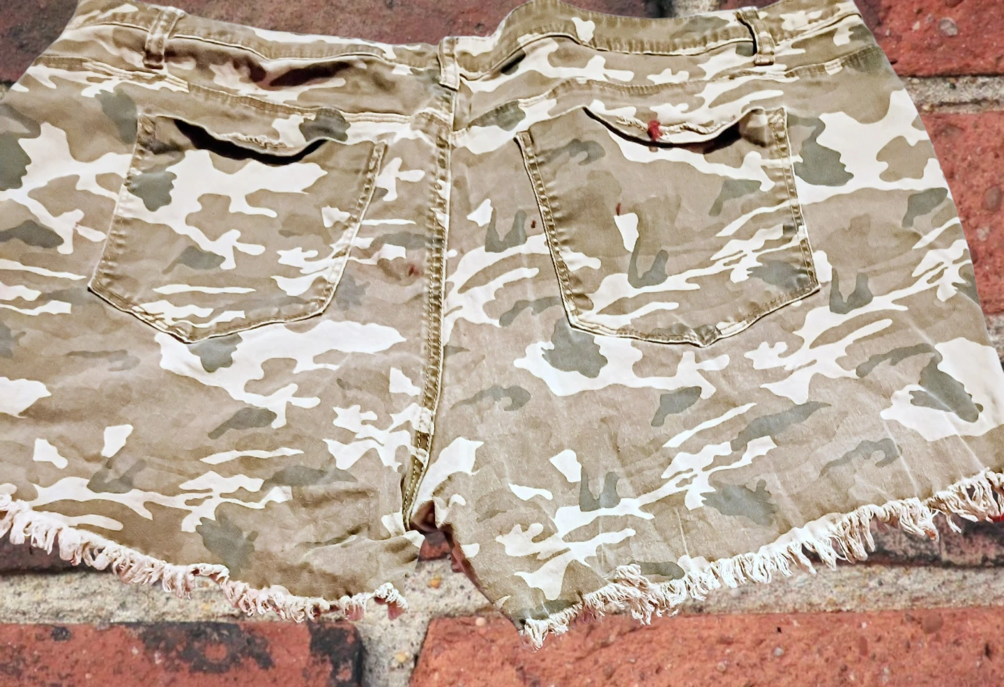Women's camouflage jean shorts by Adriano Goldschmied Size 22 - photo 2