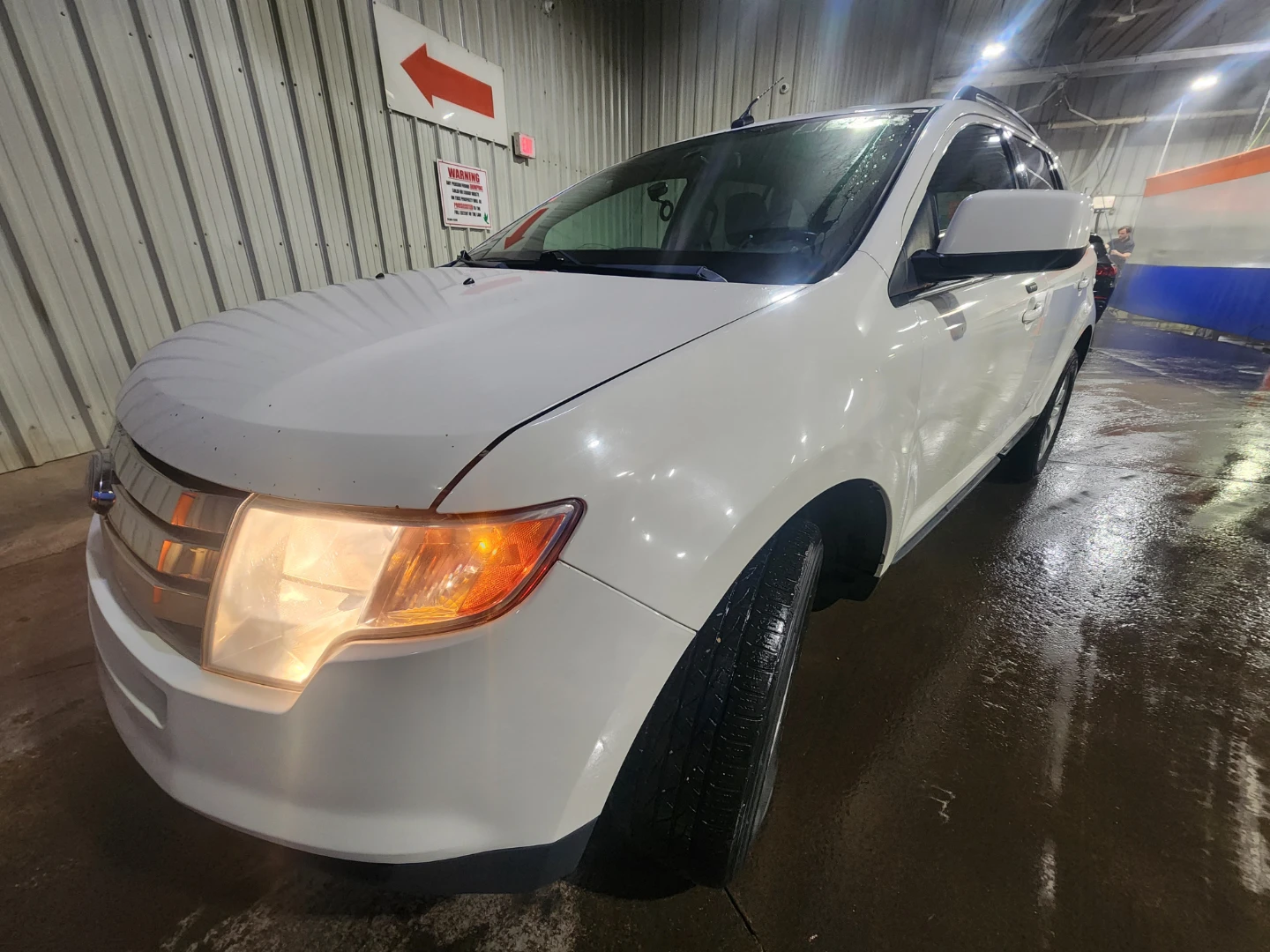 Ford Edge SUV - photo 2