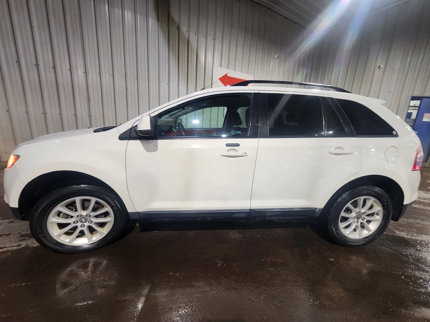 Ford Edge SUV - photo 3