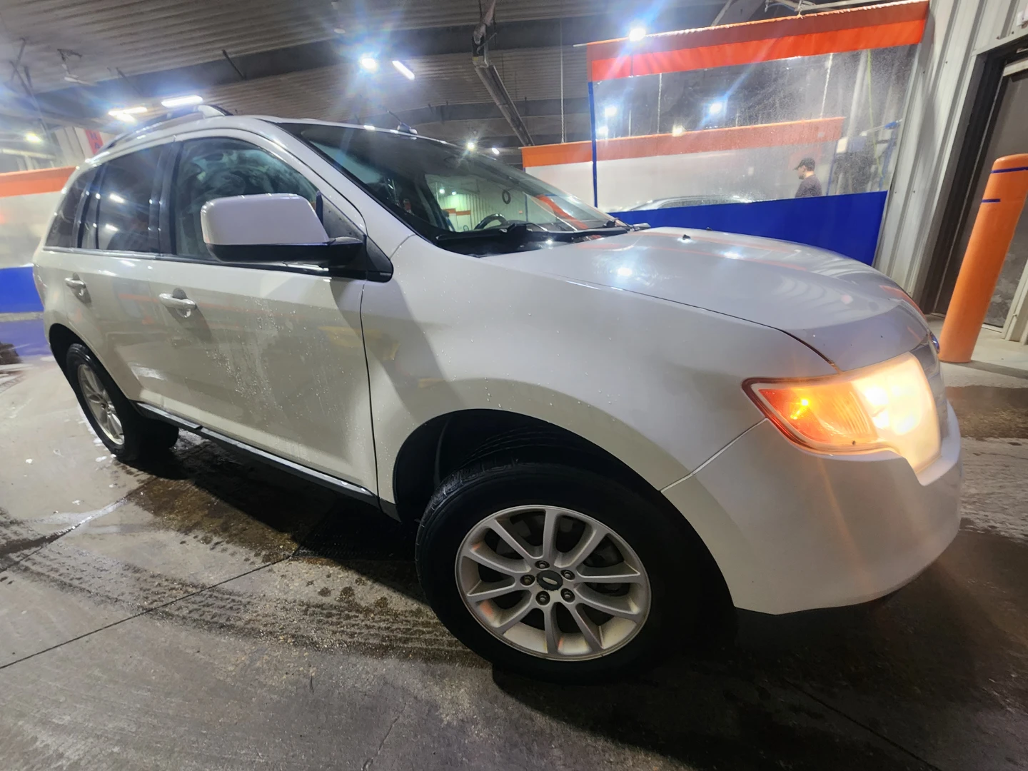 Ford Edge SUV - photo 4