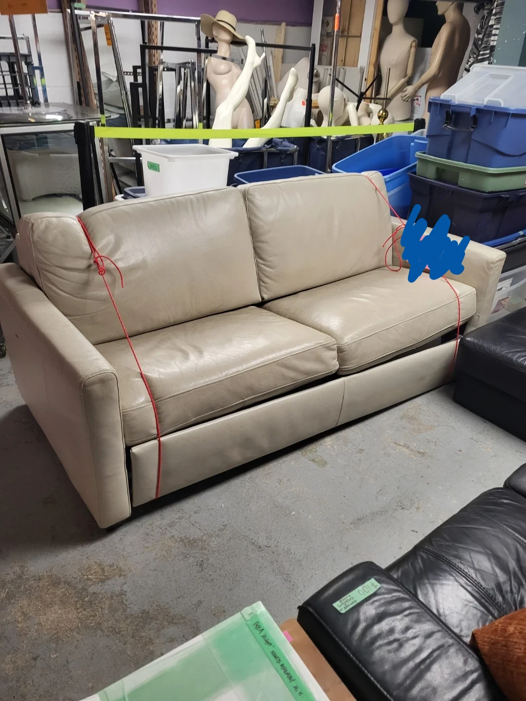 Cream Leather Loveseat Sofabed - photo 2