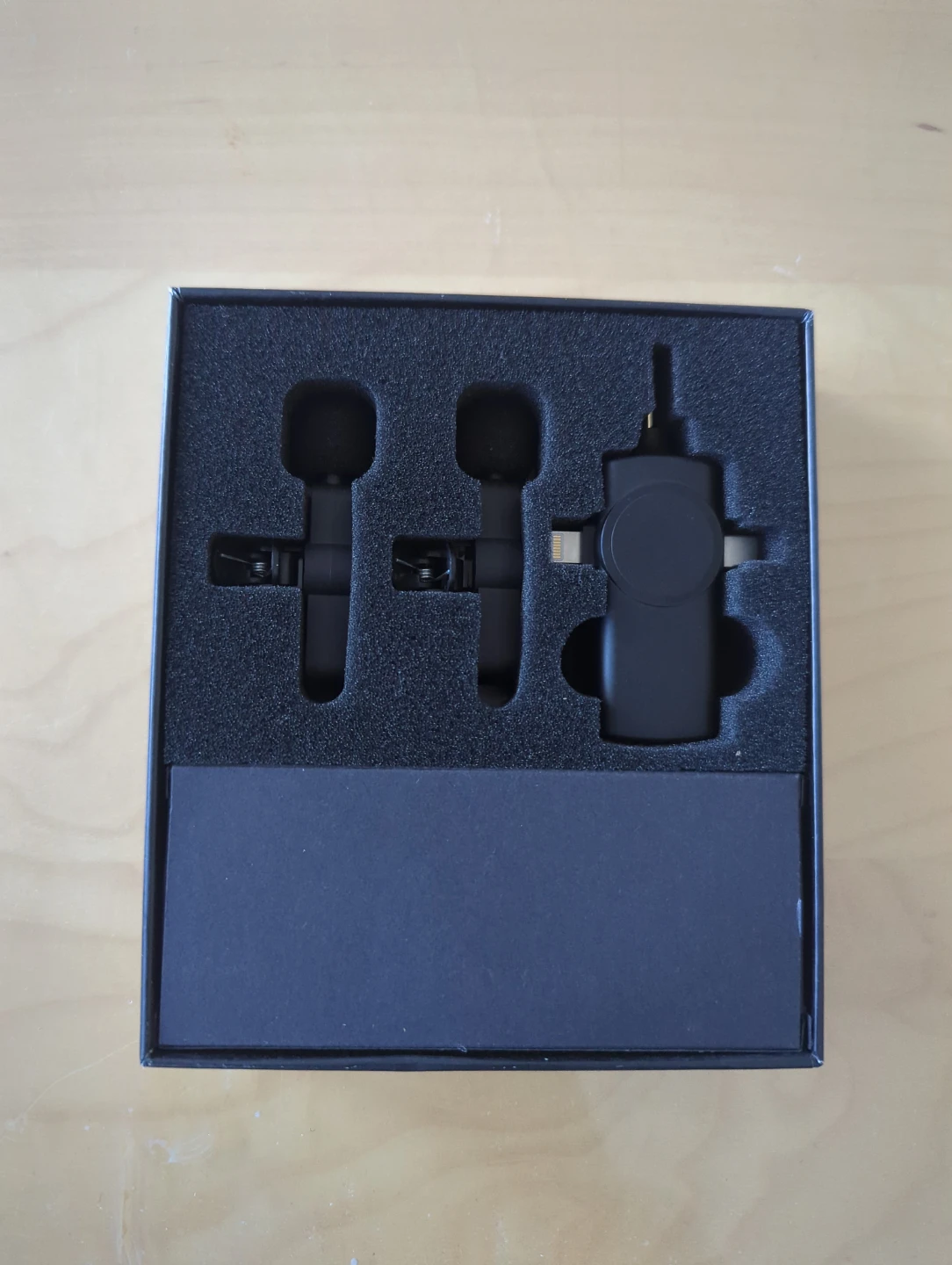 Wireless Microphone Kit with 2 Transmitters and 1 Receiver - photo 3