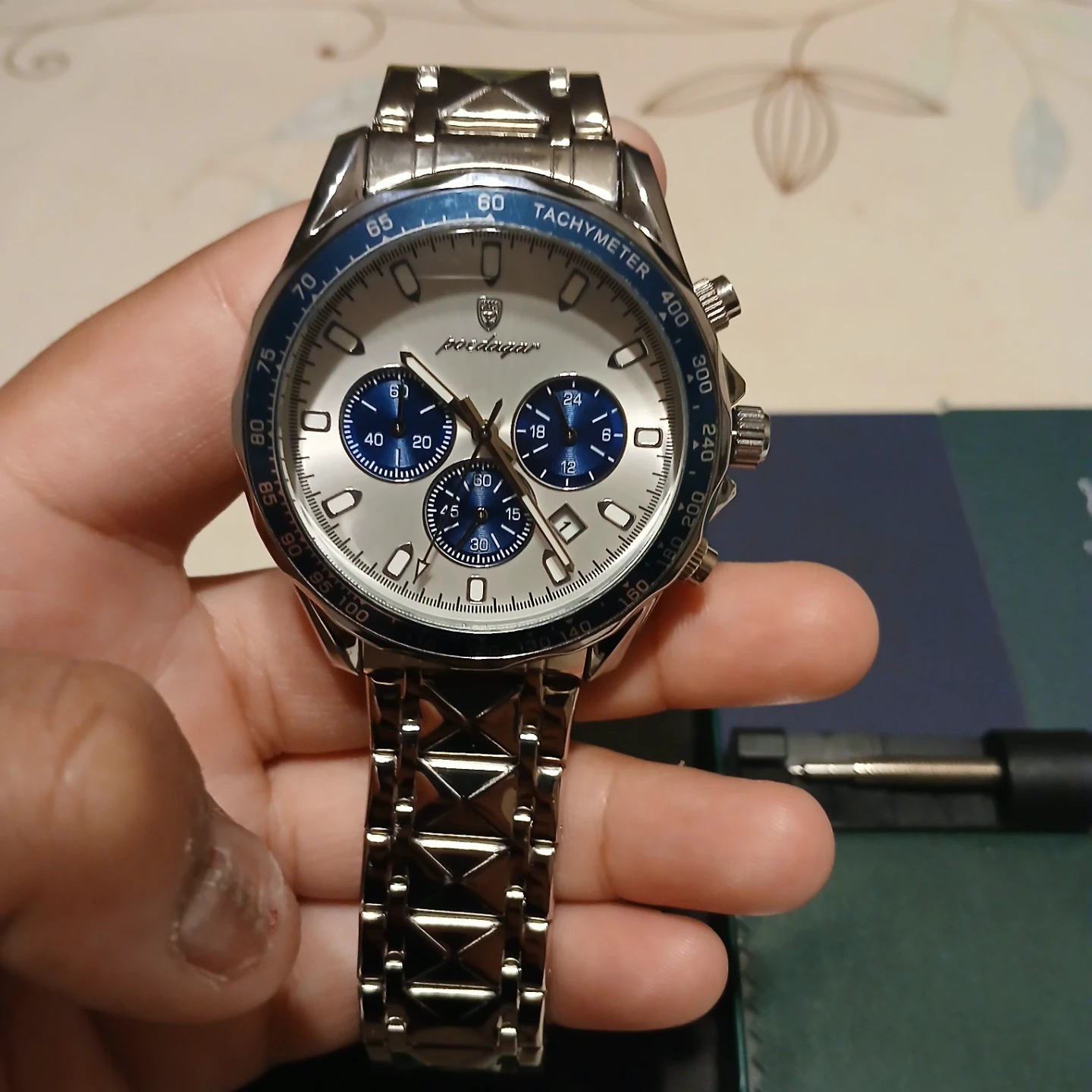 Lucky fours Men's Quartz Watch with Box
