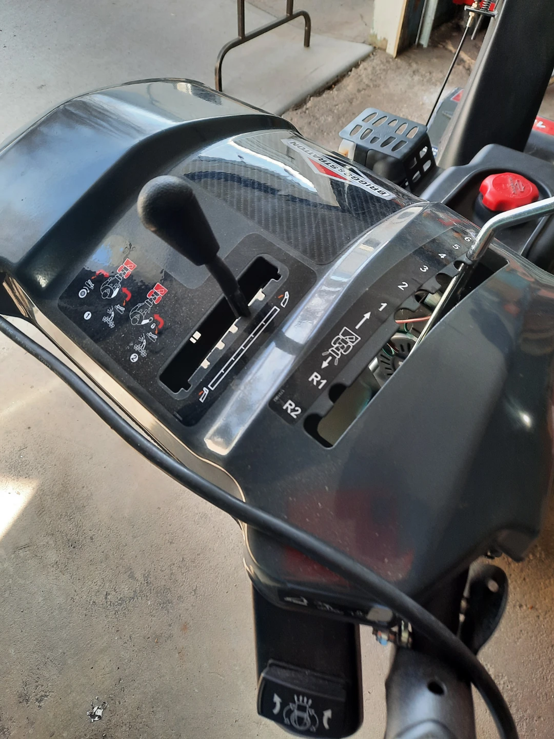 Briggs & Stratton 1227MD Snowblower - photo 2