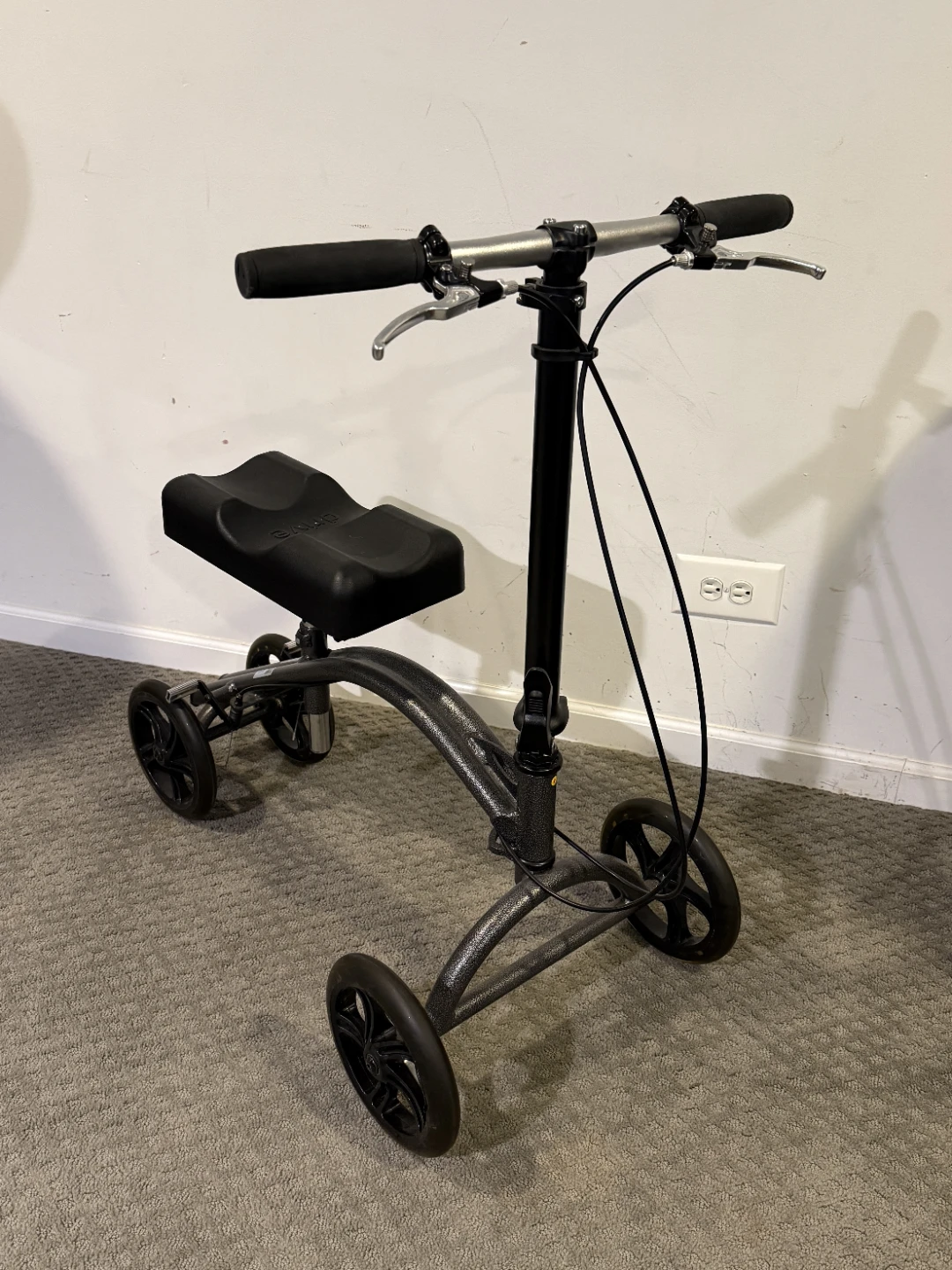 Knee scooter
