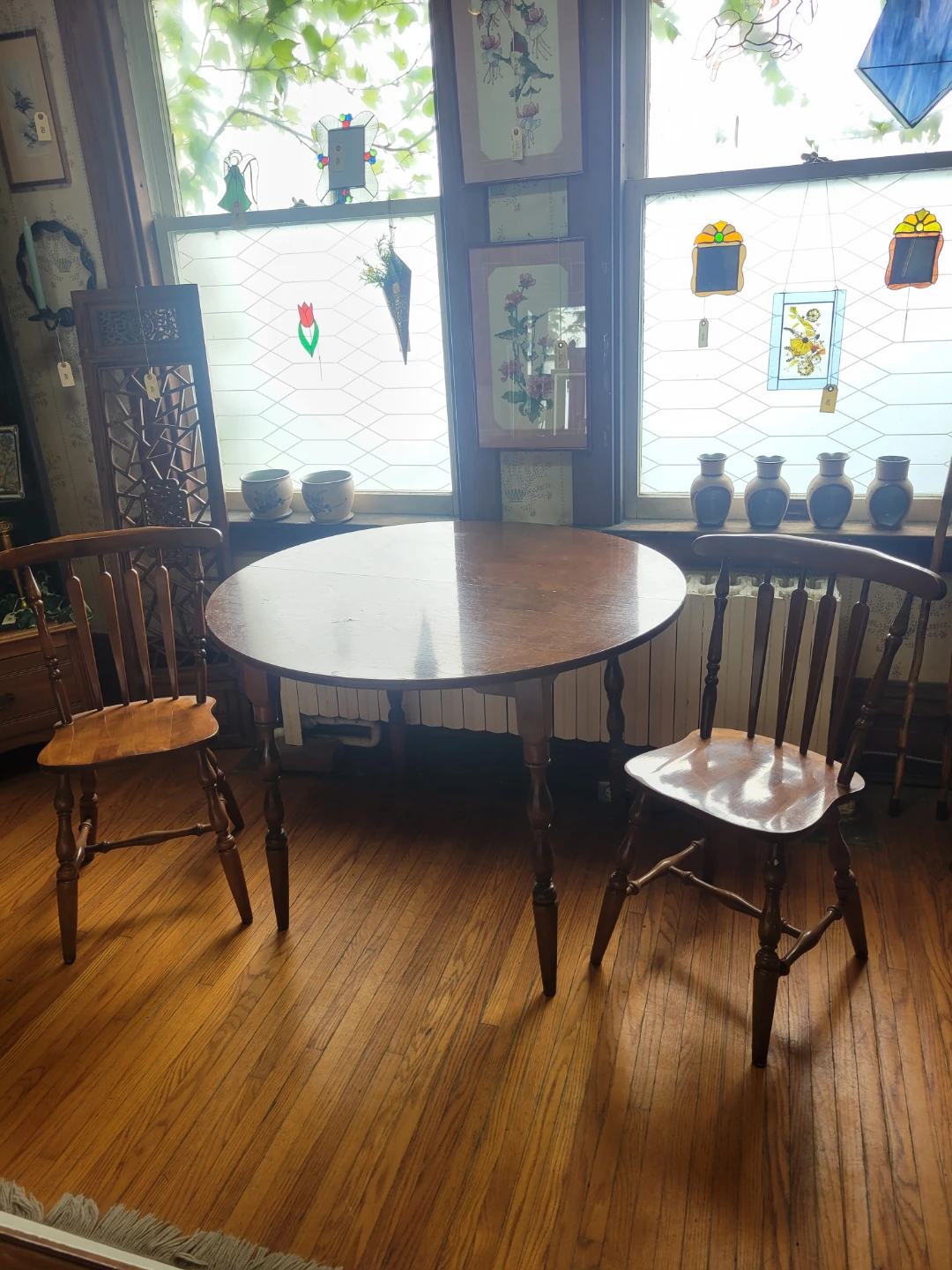 Vintage Round Maple Wood Table with two chairs - photo 5