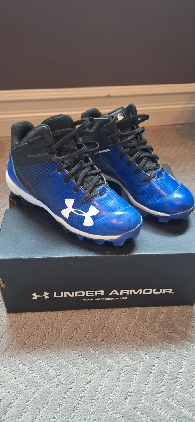 Under Armour Youth Baseball Cleats Sz 2 - Blue/Black