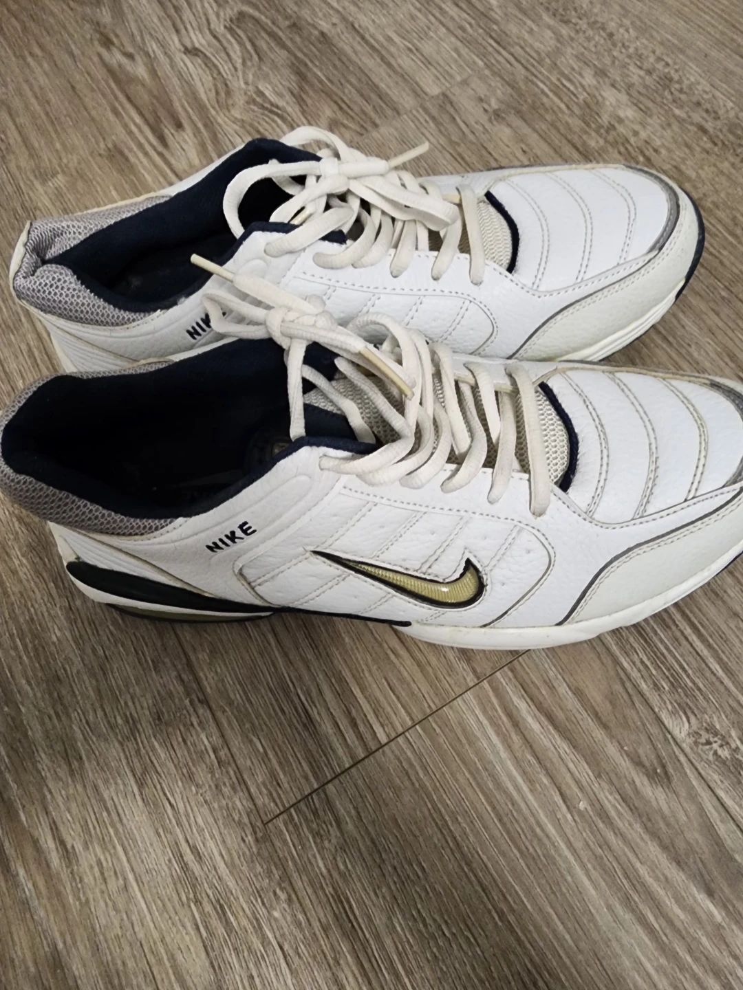 Nike Athletic Shoes White/Gold