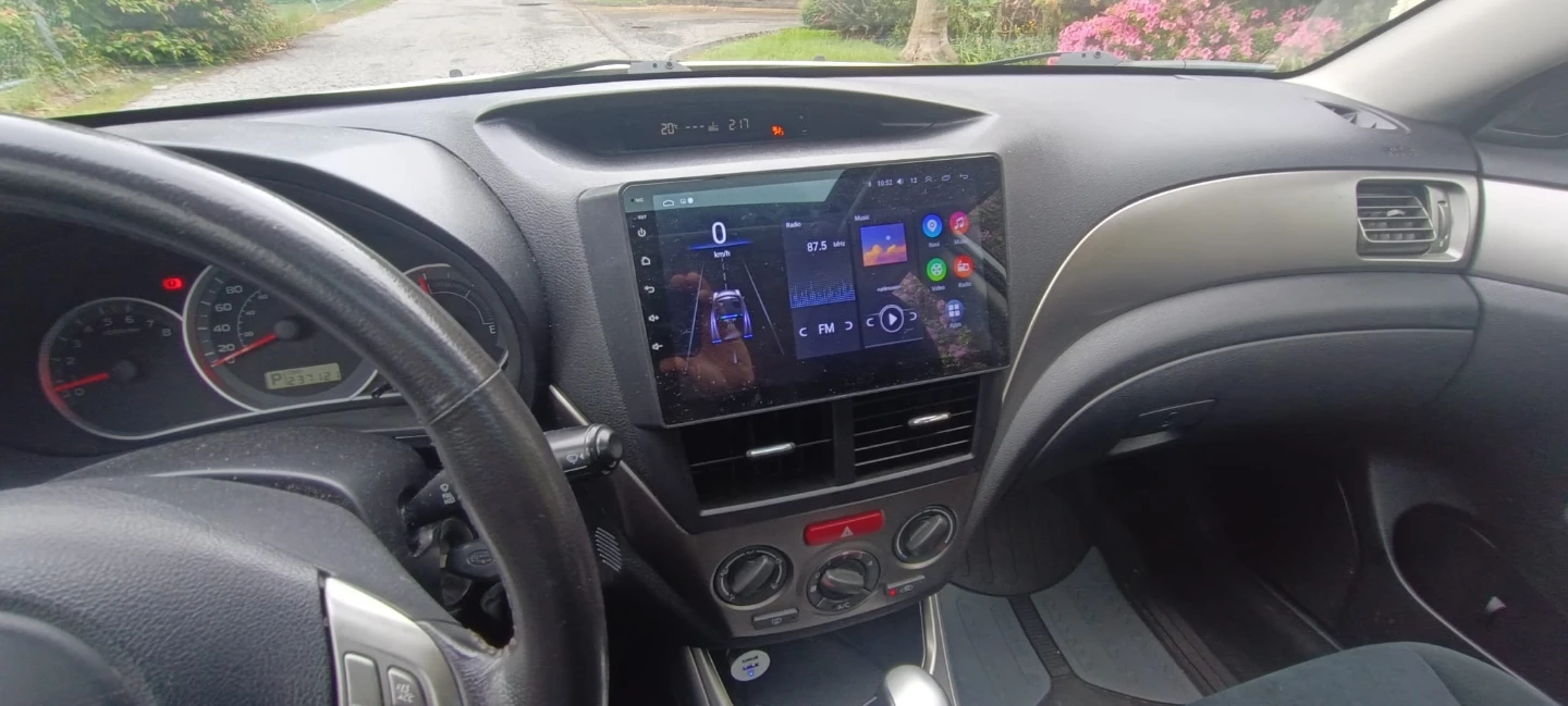 White Subaru Impreza 2010 2.5 i4 - photo 3