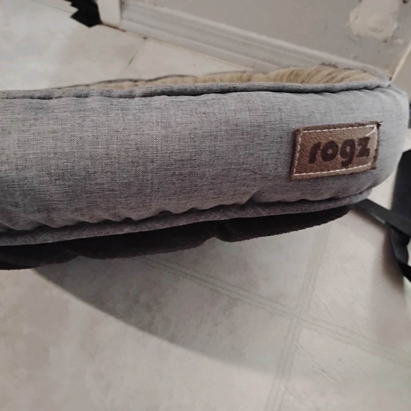 Petrip Pet Carrier Backpack + rogz pet bed - photo 3