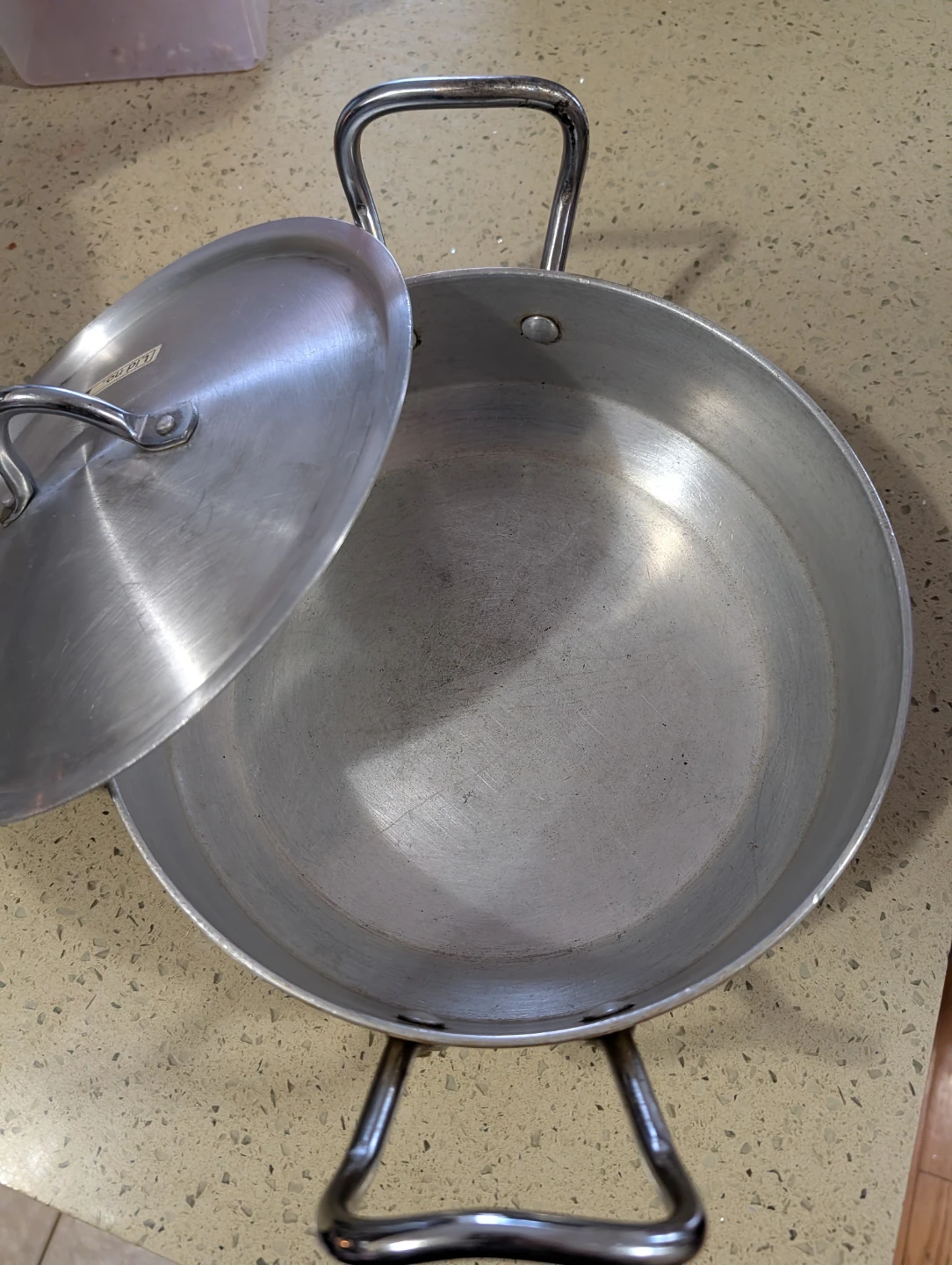 Aluminum pot