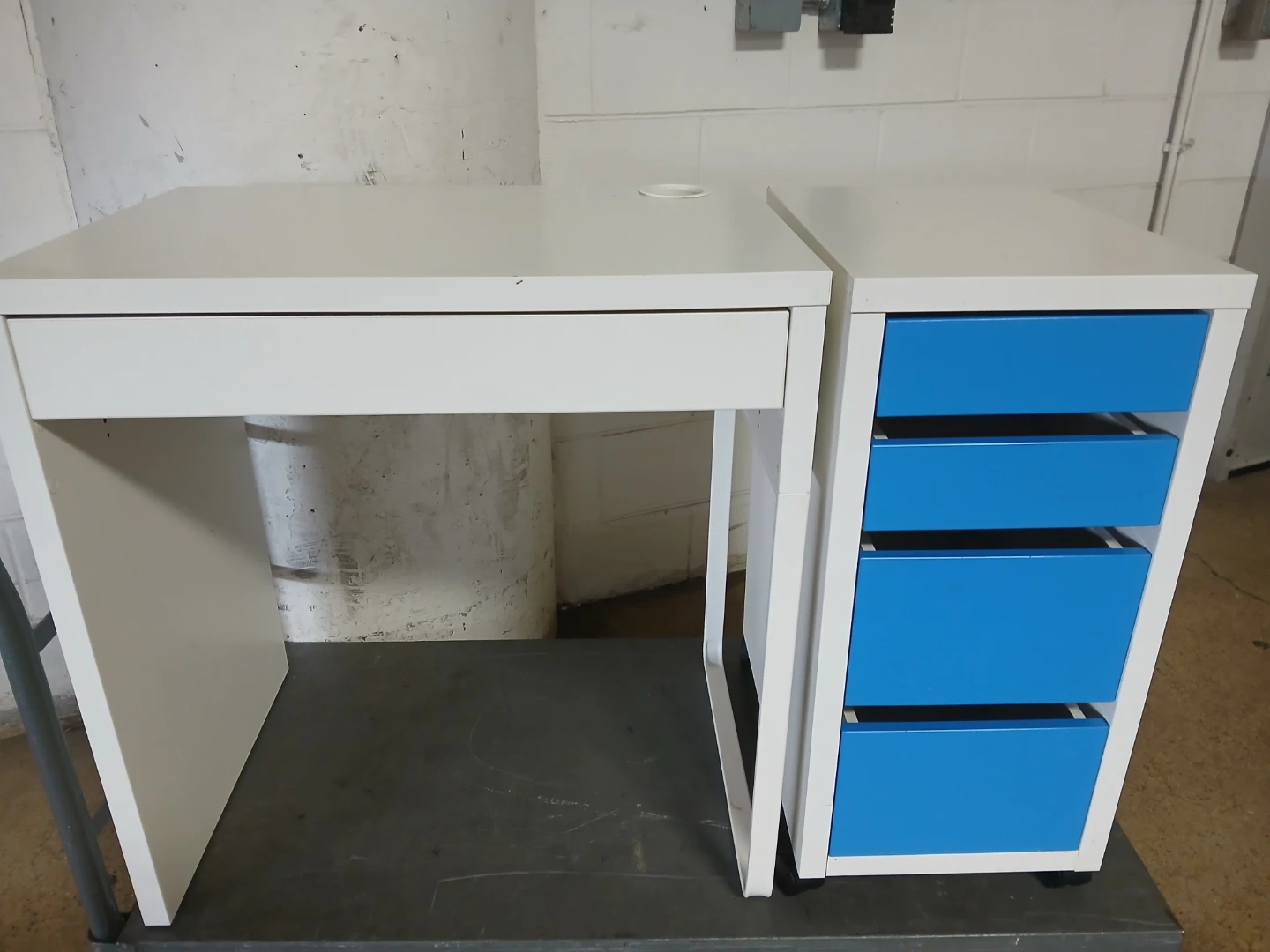 Desk and side cavinet - photo 3