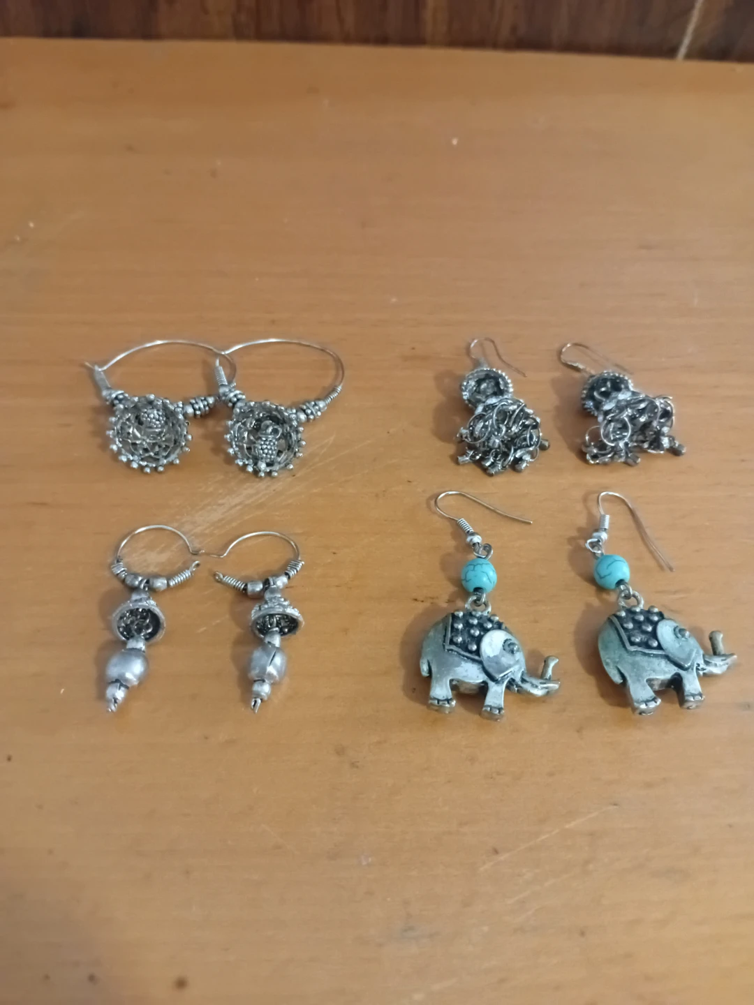 Set of 4 pairs of earrings