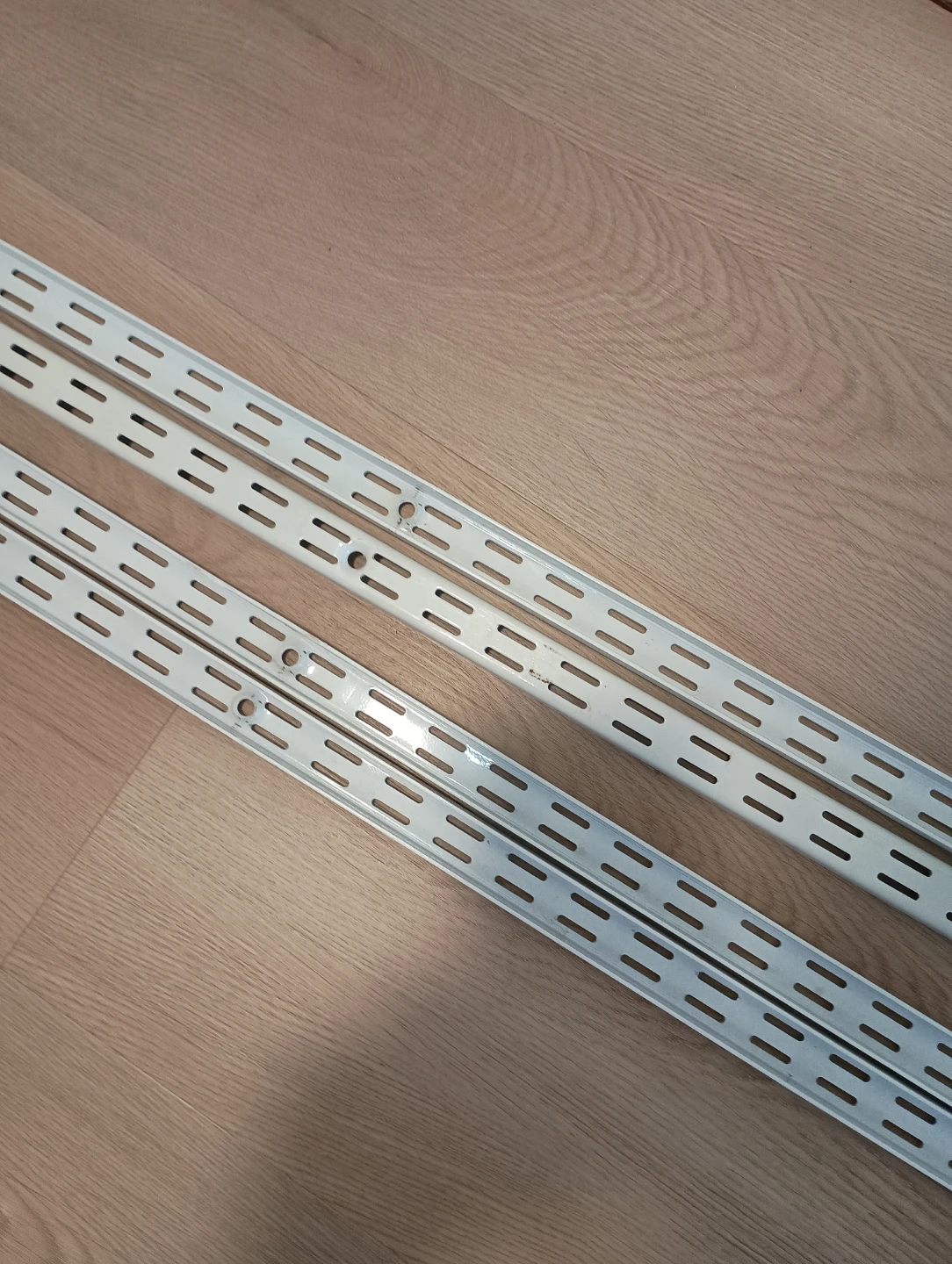 4 White Metal Shelf Standards