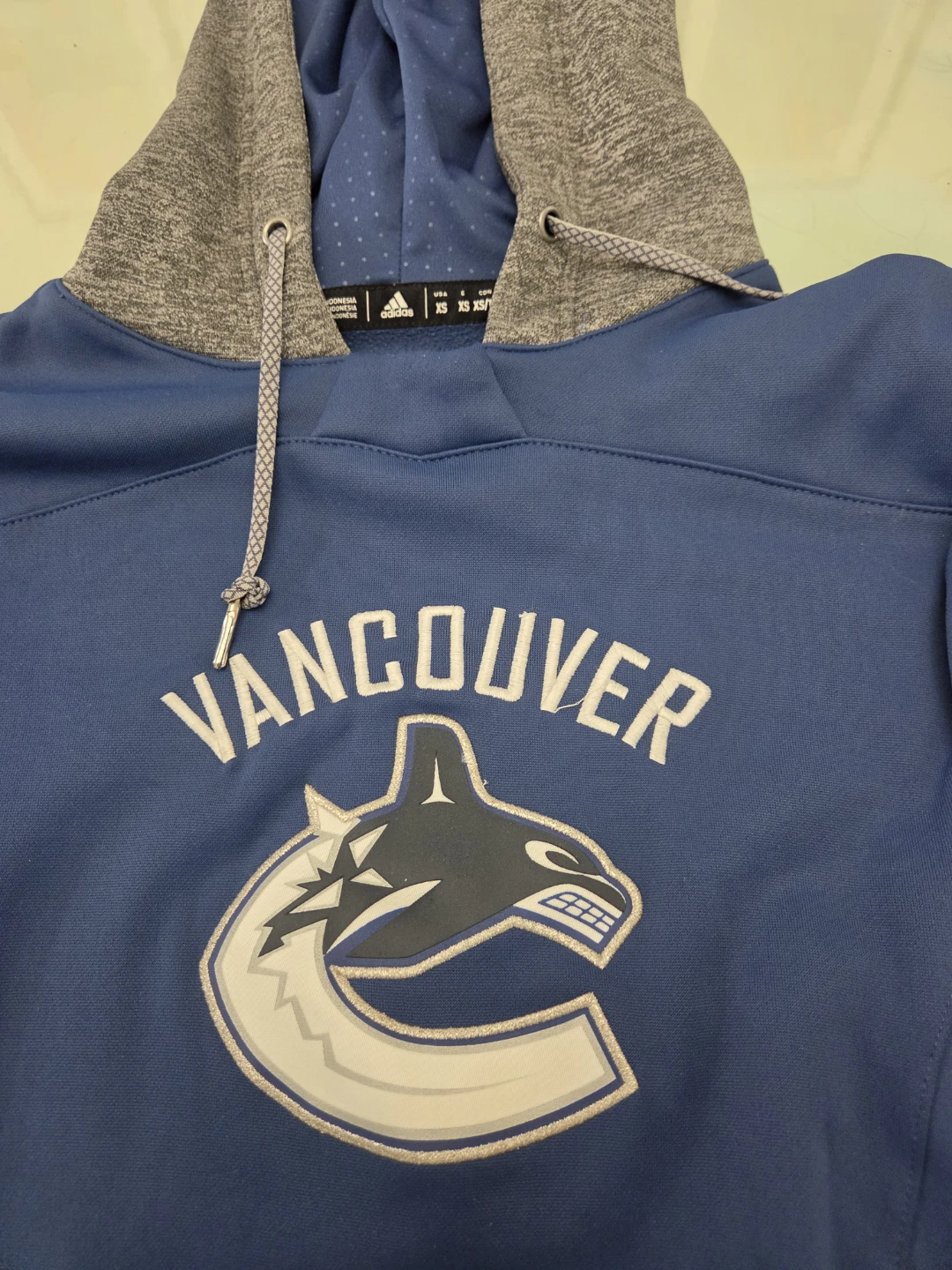 Adidas Vancouver Canucks Hoodie - XS - photo 2