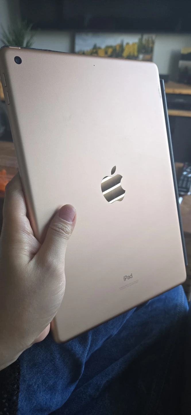 Apple iPad (8th Generation) 128GB Gold